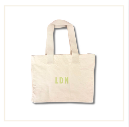 Molly-Mae x adidas Borsa tote Matcha esclusiva di Oxford Street