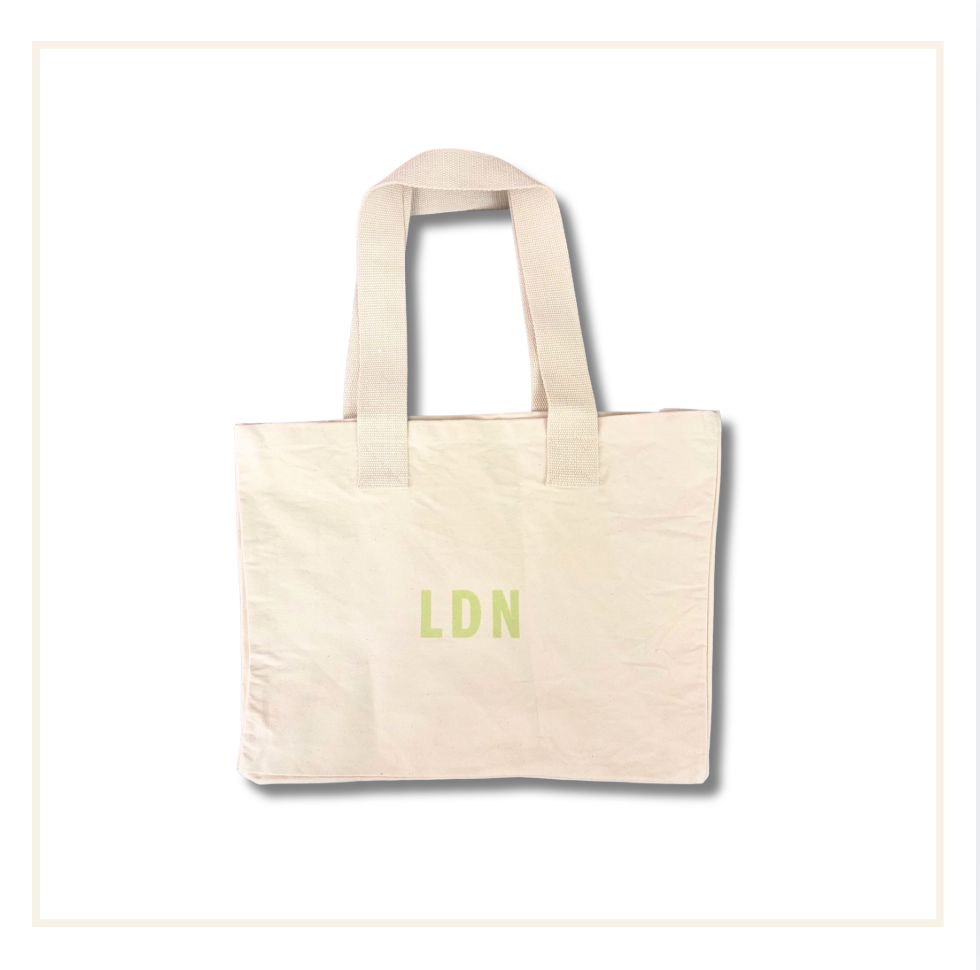 Molly-Mae x adidas Borsa tote Matcha esclusiva di Oxford Street